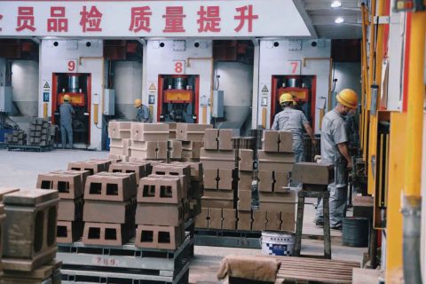 滚球官网耐材成型车间介绍