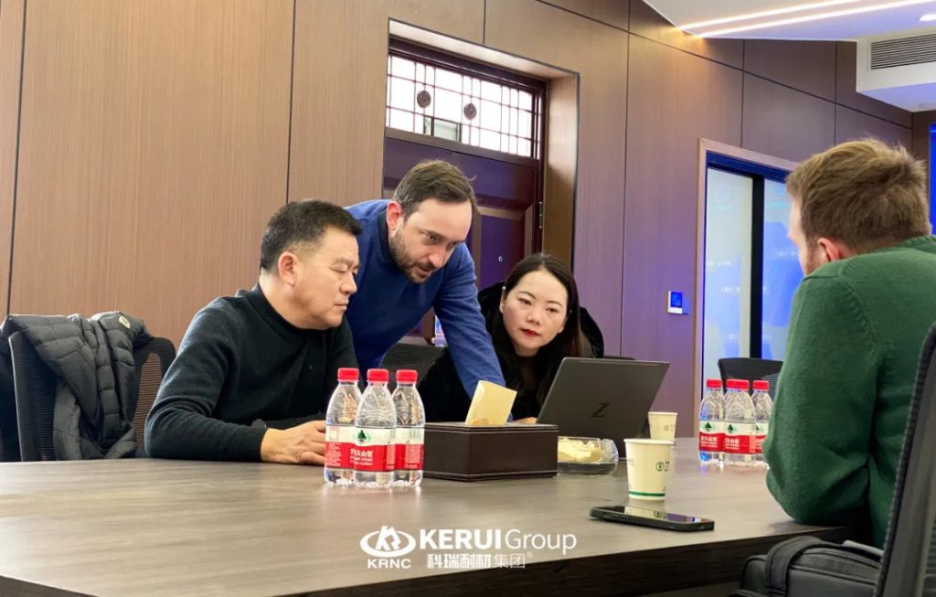 『龙年新征程』热烈欢迎意大利客人到访滚球官网耐材集团参观考察！